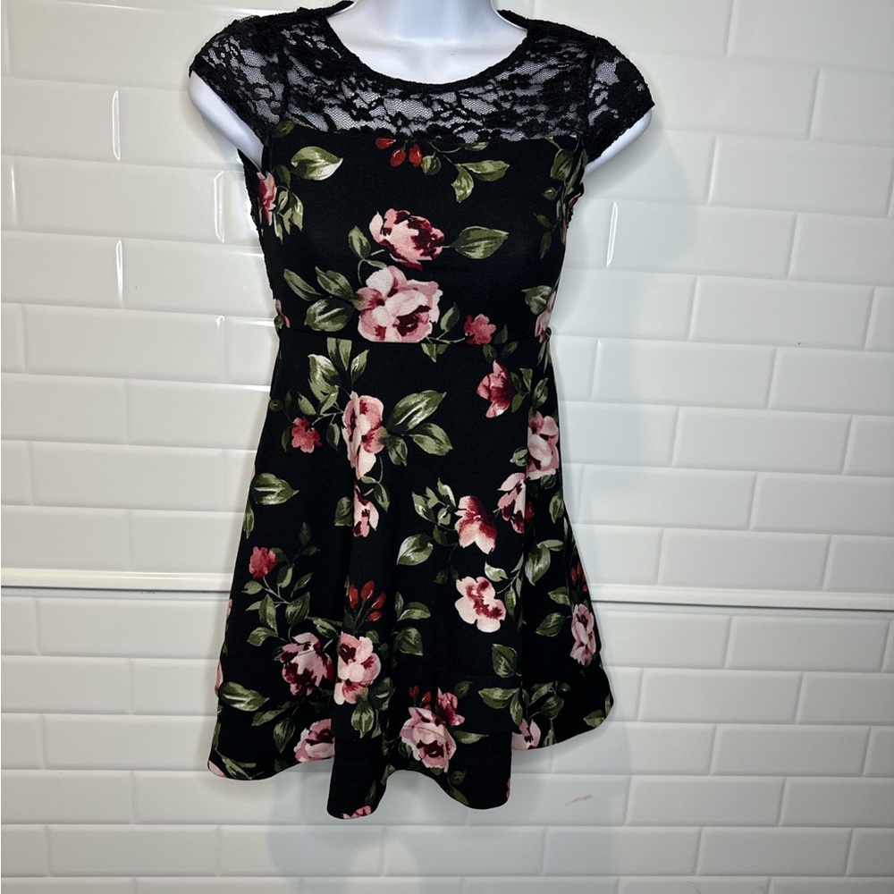 Elegant Floral Kids Dress with Lace Detail
